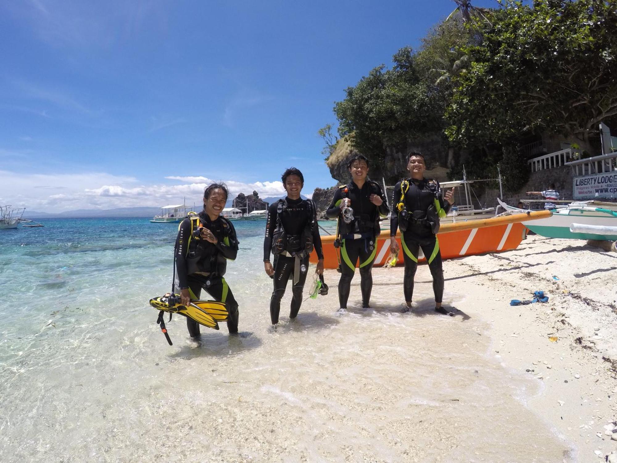Liberty'S Lodge And Diving - Apo Island Dumaguete City Exterior foto