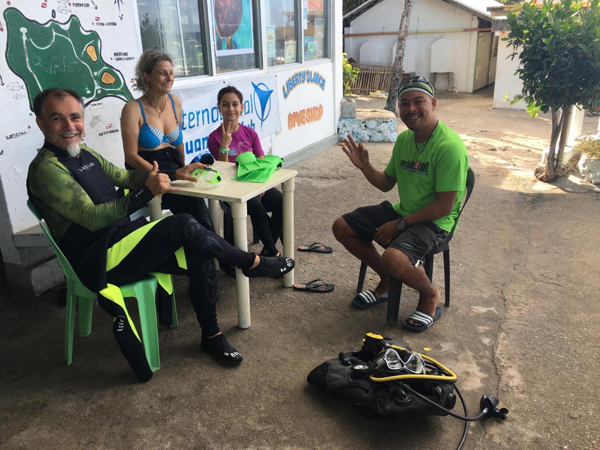 Liberty'S Lodge And Diving - Apo Island Dumaguete City Exterior foto